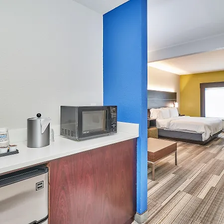 Holiday Inn Express Hotel & Suites Clearwater Us 19 North By Ihg Exterior photo